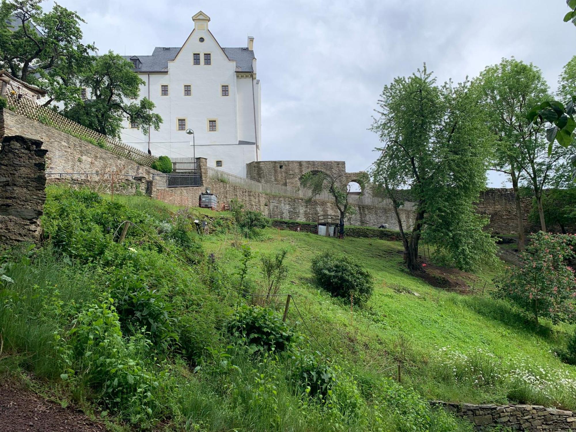 Am Schloss Wolkenstein, 86m2, 3br, Babybett, Office Apartment